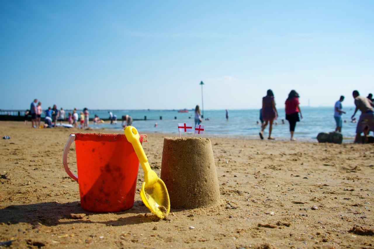 - Close To Beach, Centre, Train Station & Airport Hotel