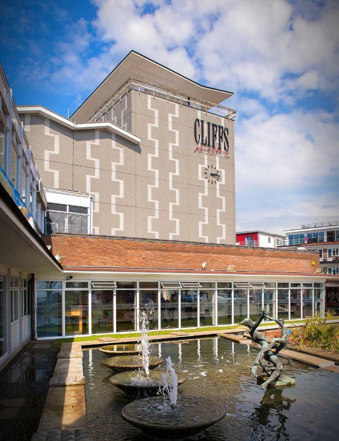 Hotel - Close To Beach, Centre, Train Station & Airport Southend-on-Sea