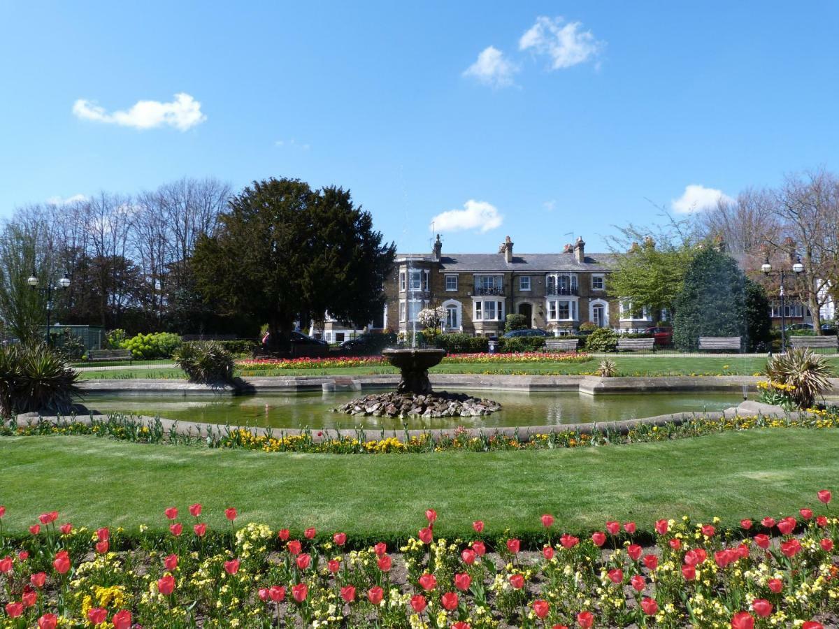 - Close To Beach, Centre, Train Station & Airport 3* Southend-on-Sea
