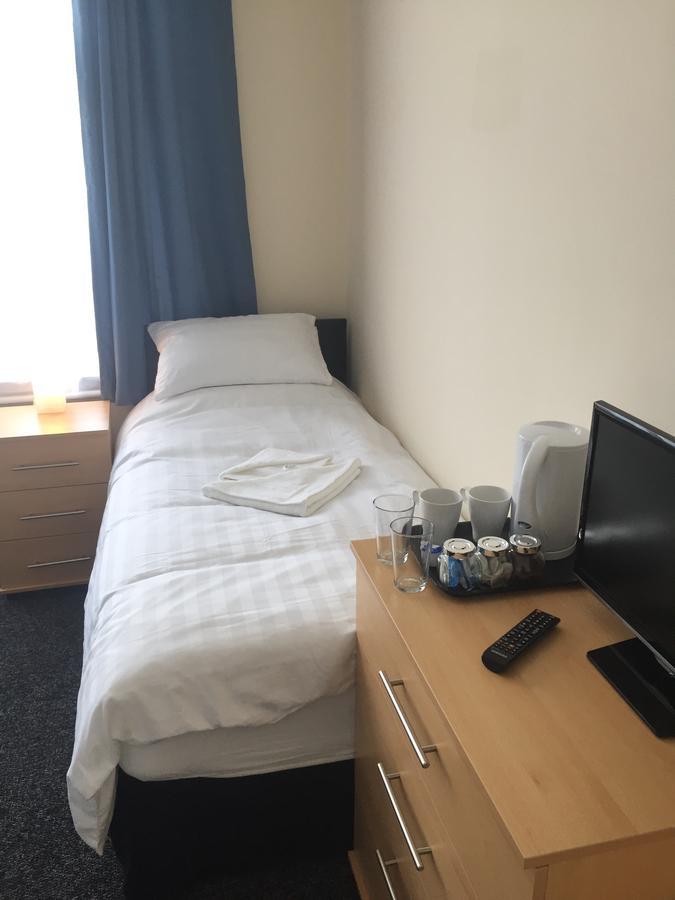 - Close To Beach, Centre, Train Station & Airport Hotel