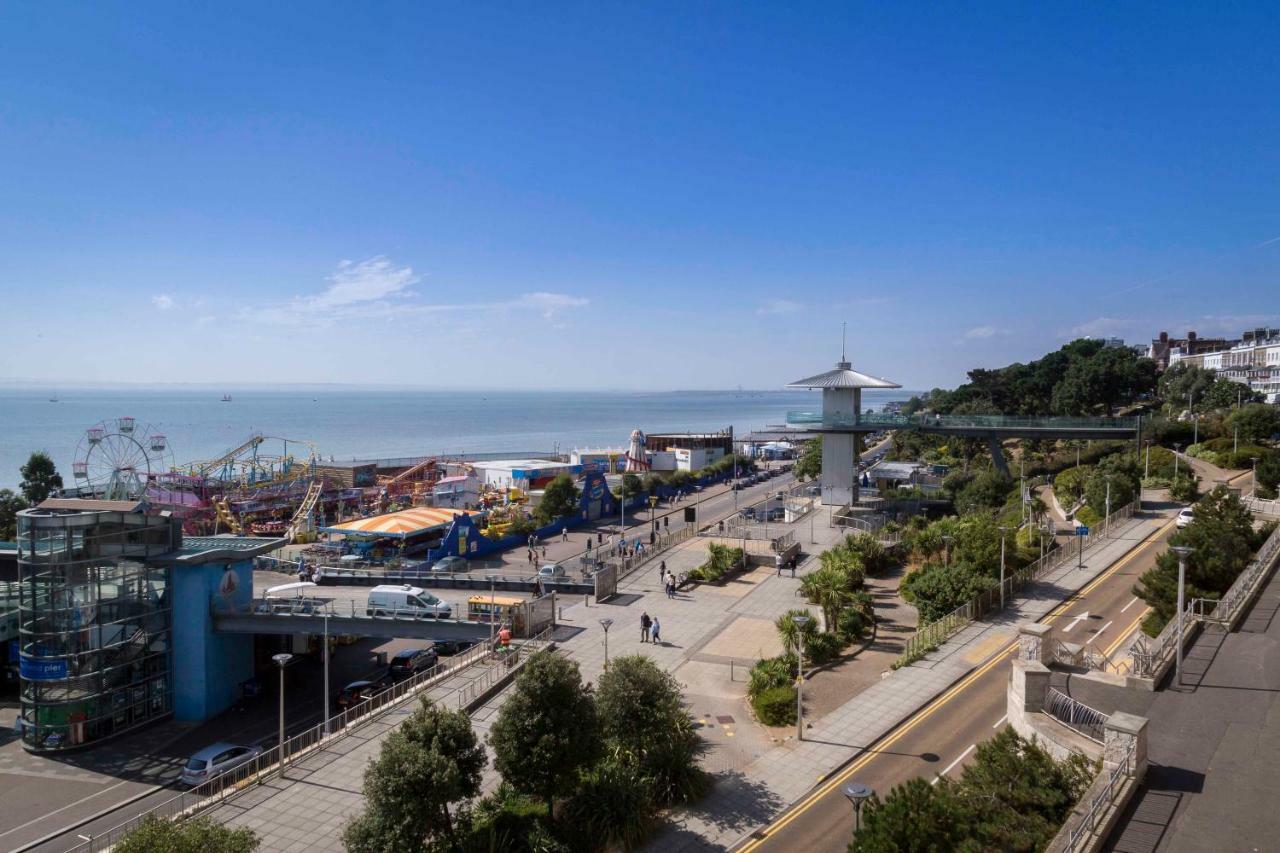 - Close To Beach, Centre, Train Station & Airport