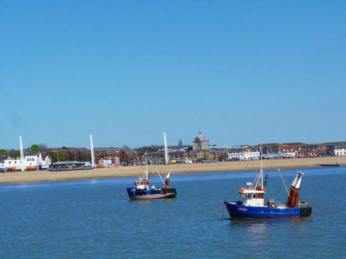 - Close To Beach, Centre, Train Station & Airport Hotel Southend-on-Sea